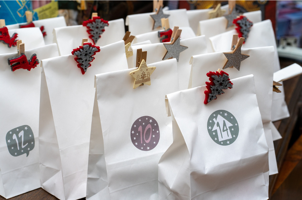 Adventskalender aus Papiertüten