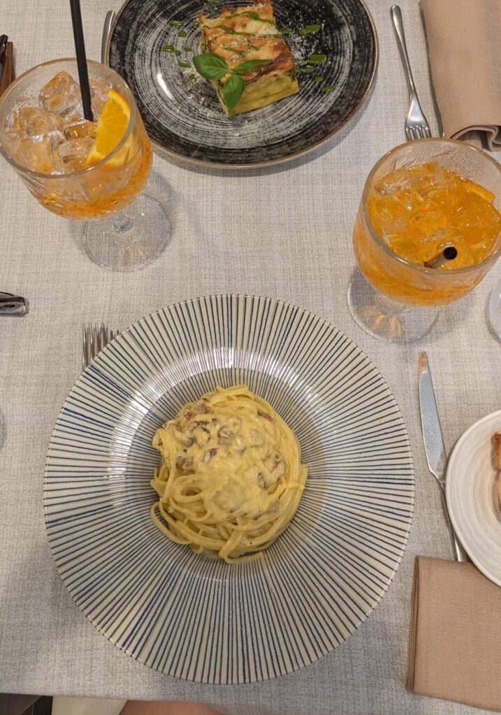 Glutenfreies Mittagessen mit Aperol Spritz